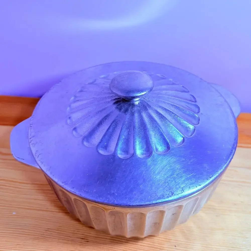 Vintage West Bend Aluminum Covered Casserole Dish No 30110 Made USA w/Lid
